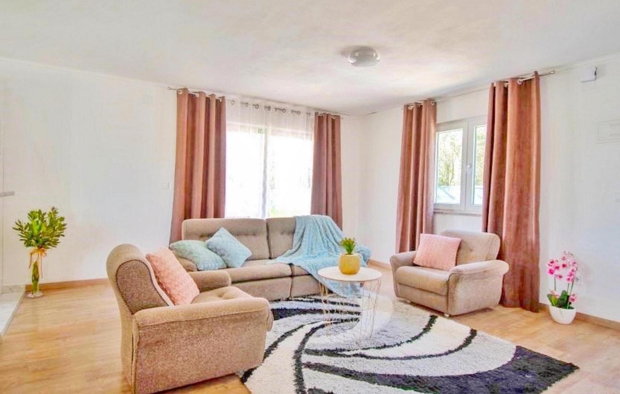 2 Bedroom In *